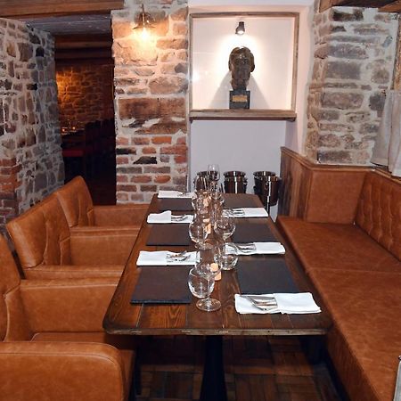 אסק Alfred Russel Wallace Restaurant With Rooms מראה חיצוני תמונה