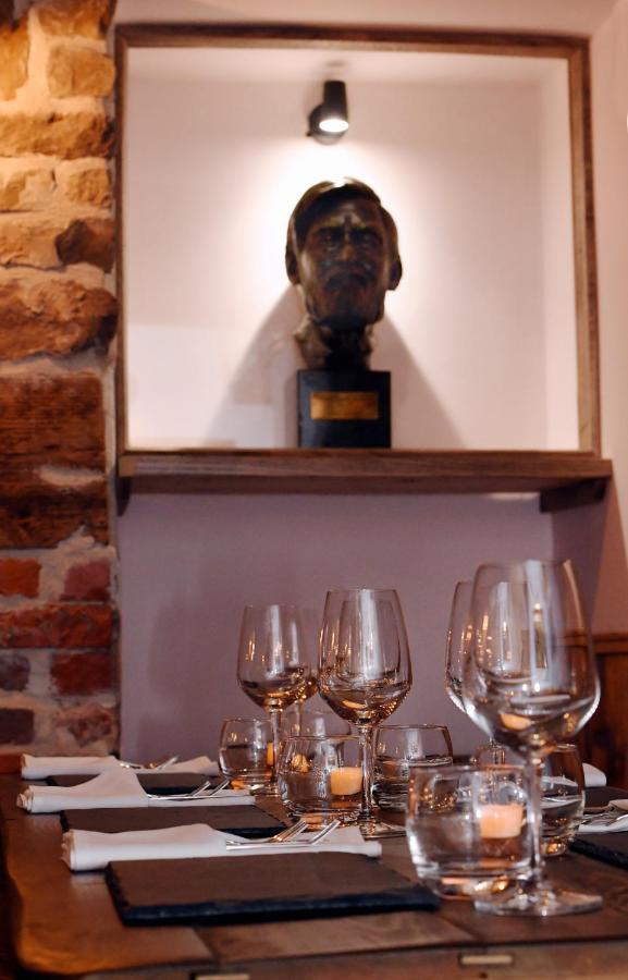 אסק Alfred Russel Wallace Restaurant With Rooms מראה חיצוני תמונה